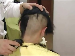 Chinese girl Go bald Cute bald haircut